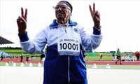 101 year old athlete Mann Kaur walks the famous Sky Tower and creates record